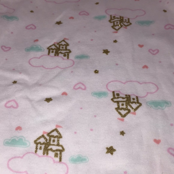Gerber Onesies Infant Baby Girls Diaper Shirt Castles Clouds Hearts 6-9 Months - Picture 2 of 7